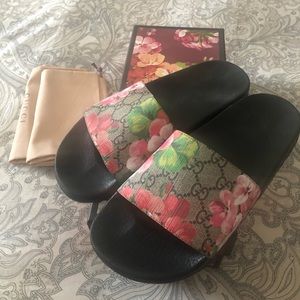 gucci slides cherry blossom